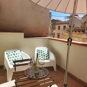 https://la-casa-del-melograno-menfi.sicilyhotelsitaly.net
